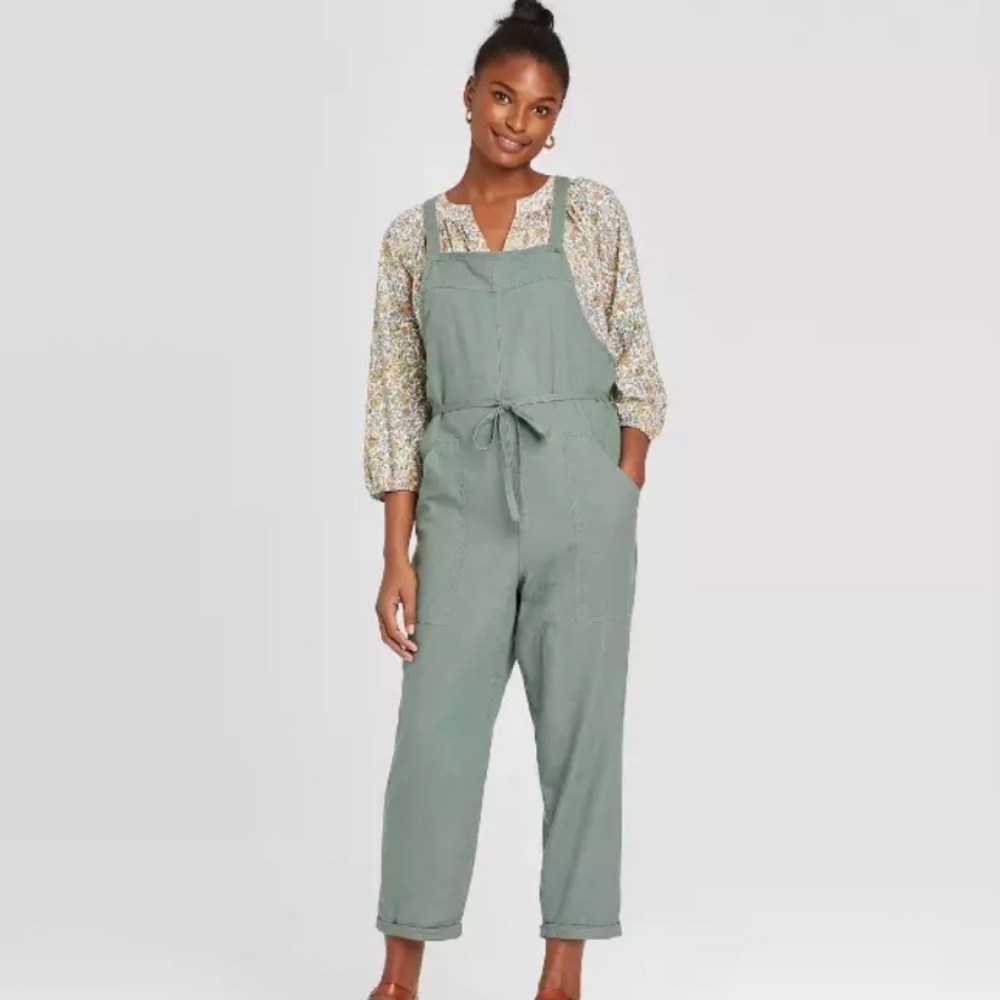 Bnwt universal thread overalls.